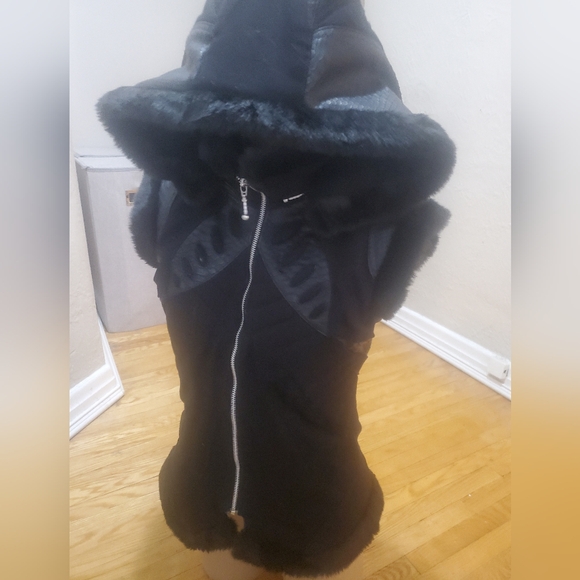 AYYAWEAR- handcrafted women's Vest - Picture 4 of 7